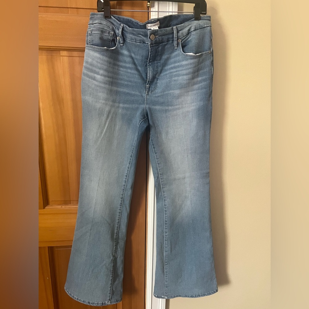 Good American good legs split back pocket flare leg Denim Jeans - Picture 7 of 10